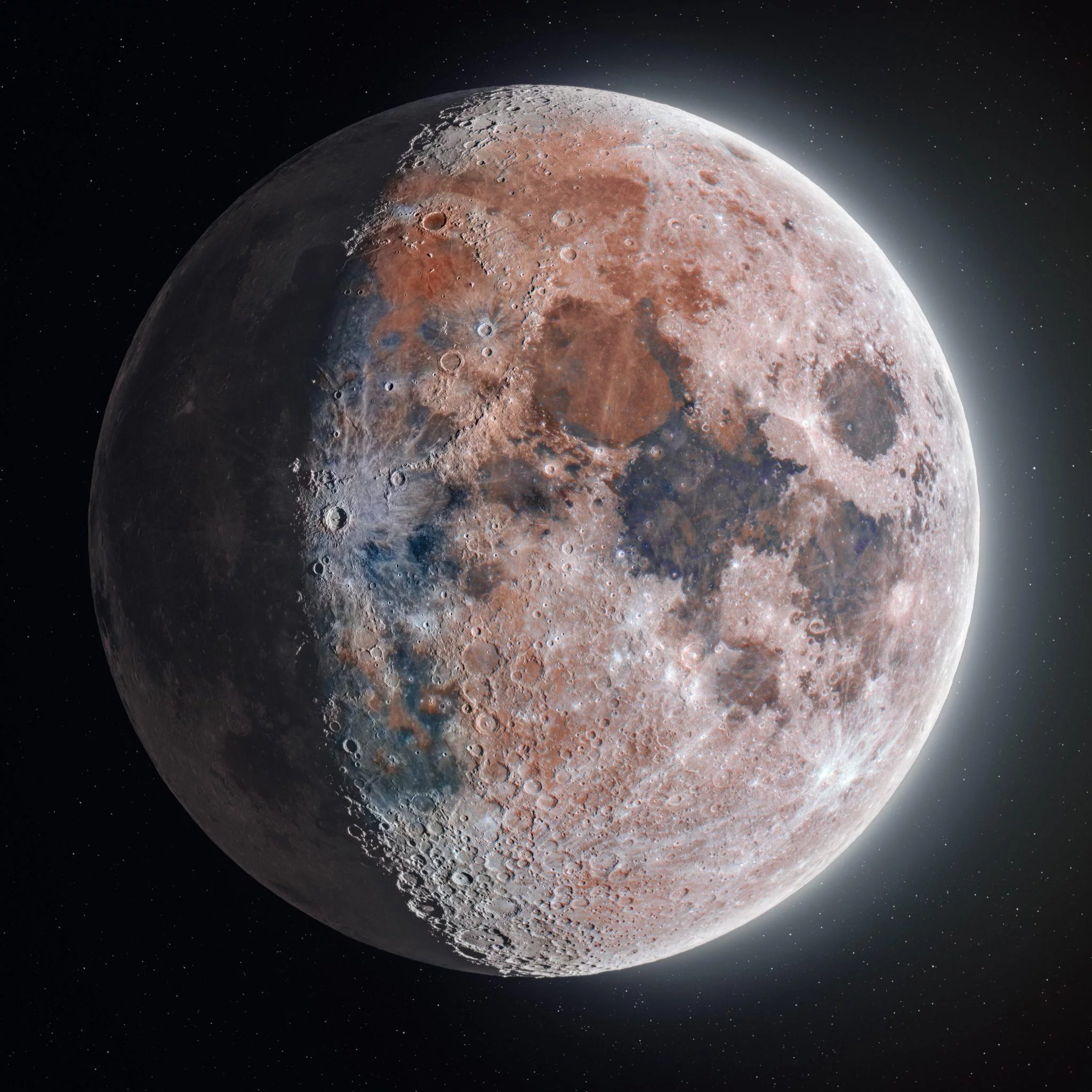 Image détaillée de la Lune teintée de rouge et de bleu acier, éclairée par la lumière sur le fond noir de l'espace.