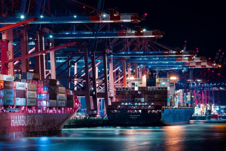 « Ce navire est un alchimiste moderne » : une incroyable avancée technologique transforme les émissions de CO2 maritimes en ciment durable et écologique