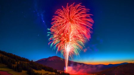 Illustration de l'énorme feu d'artifice record tiré depuis l'Emerald Mountain, générée par intelligence artificielle.