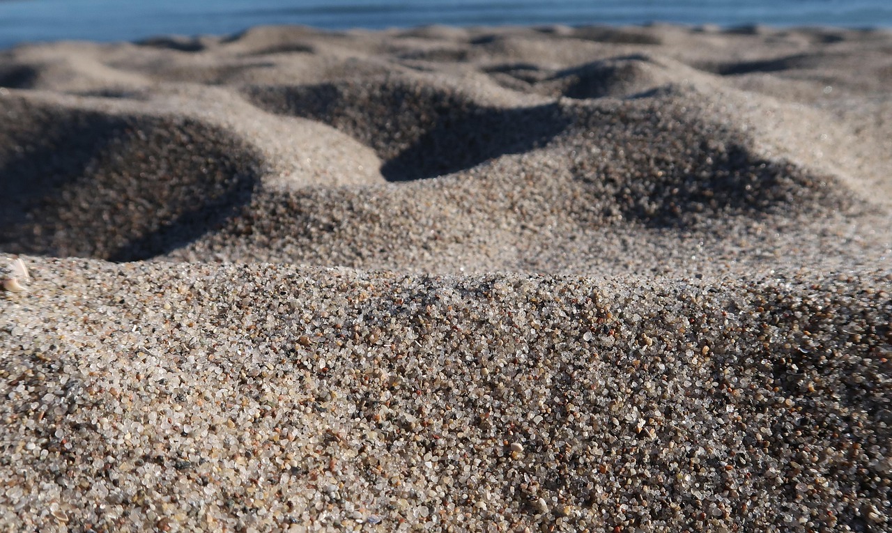 Ces grains de sable cachent un secret millénaire : découvrez l&rsquo;incroyable voyage du sable des plages du monde entier qui pourrait bien vous surprendre