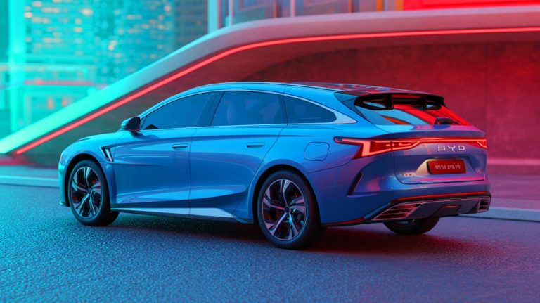 « On enterre Tesla pour de bon » : un ingénieur chinois révèle l’hybride BYD capable de rouler 2 000 km sans recharge grâce à une batterie LFP révolutionnaire