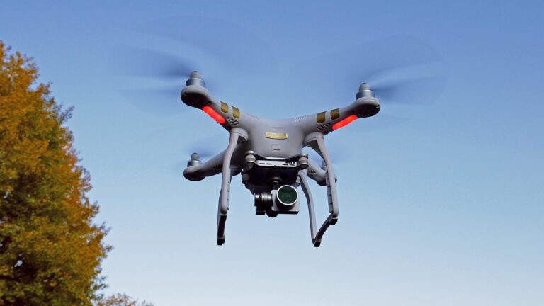 « On va devenir des fantômes » : la cape d’invisibilité chinoise pour drones terrifie les experts avec sa technologie furtive et ses métamatériaux