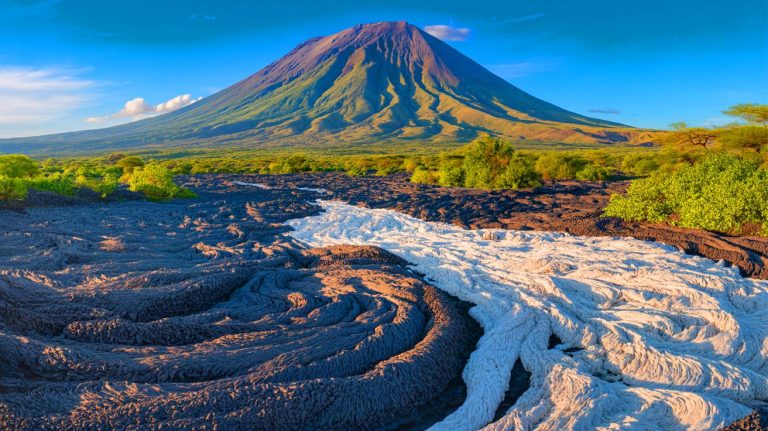 « Ce volcan est une menace imminente » : découvrez l’Ol Doinyo Lengaï et ses mystérieuses coulées de lave blanche en Tanzanie