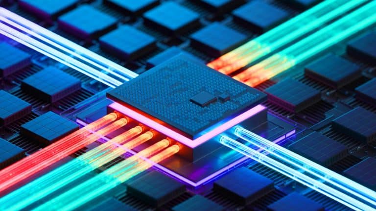 « La première puce à 1 000 Gb/s révolutionne l’IA » : un bond technologique qui change le calcul haute performance