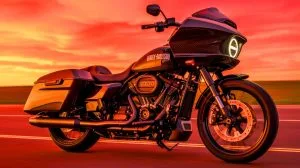 Illustration de la Harley-Davidson CVO Road Glide RR 2025 avec son design audacieux.
