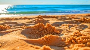 Illustration de la chaleur intense du sable sur une plage ensoleillée.