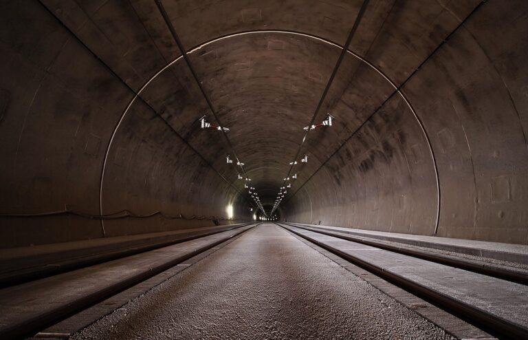 Elon Musk dévoile son projet terrifiant : un tunnel transatlantique de 5 000 km reliant deux continents