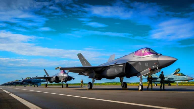 Gripen : le chasseur suédois low cost qui rivalise avec le F-35 et le Rafale