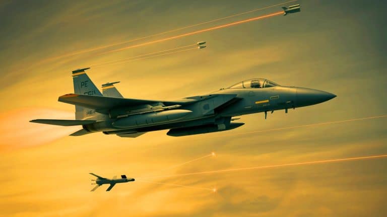« Les F-15E américains adoptent des roquettes guidées laser » : une nouvelle arme conçue pour neutraliser les drones ennemis