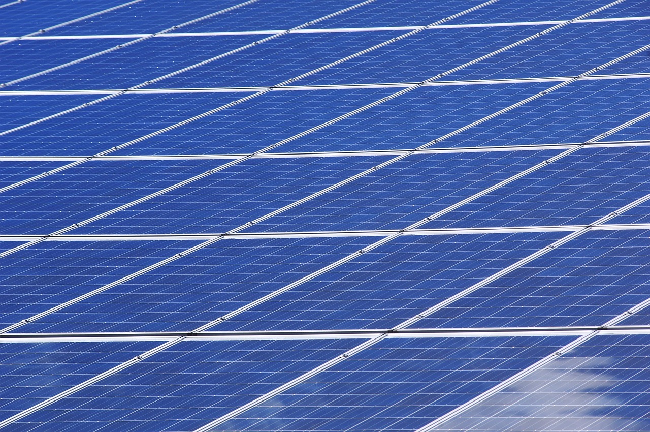 « L’Afrique est-elle au bord d’un boom solaire » : une transition historique pourrait réduire la dépendance aux énergies fossiles