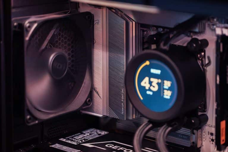 Pourquoi les jeux de crash deviendront le nouveau test de performance pour les GPU et CPU en 2025