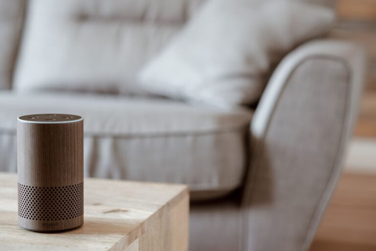 Des ordres audio inaudibles peuvent tromper un assistant vocal, une défense veut varier chaque modèle